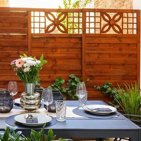 Suite Fuer 4 Mit Terrasse Im Herzen Der Innenstadt Schwerin  Buitenkant foto